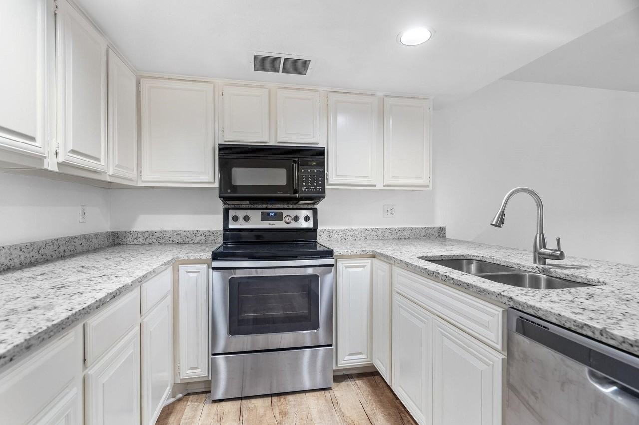438 Yacht Club Dr #C - Photo 6 of 31