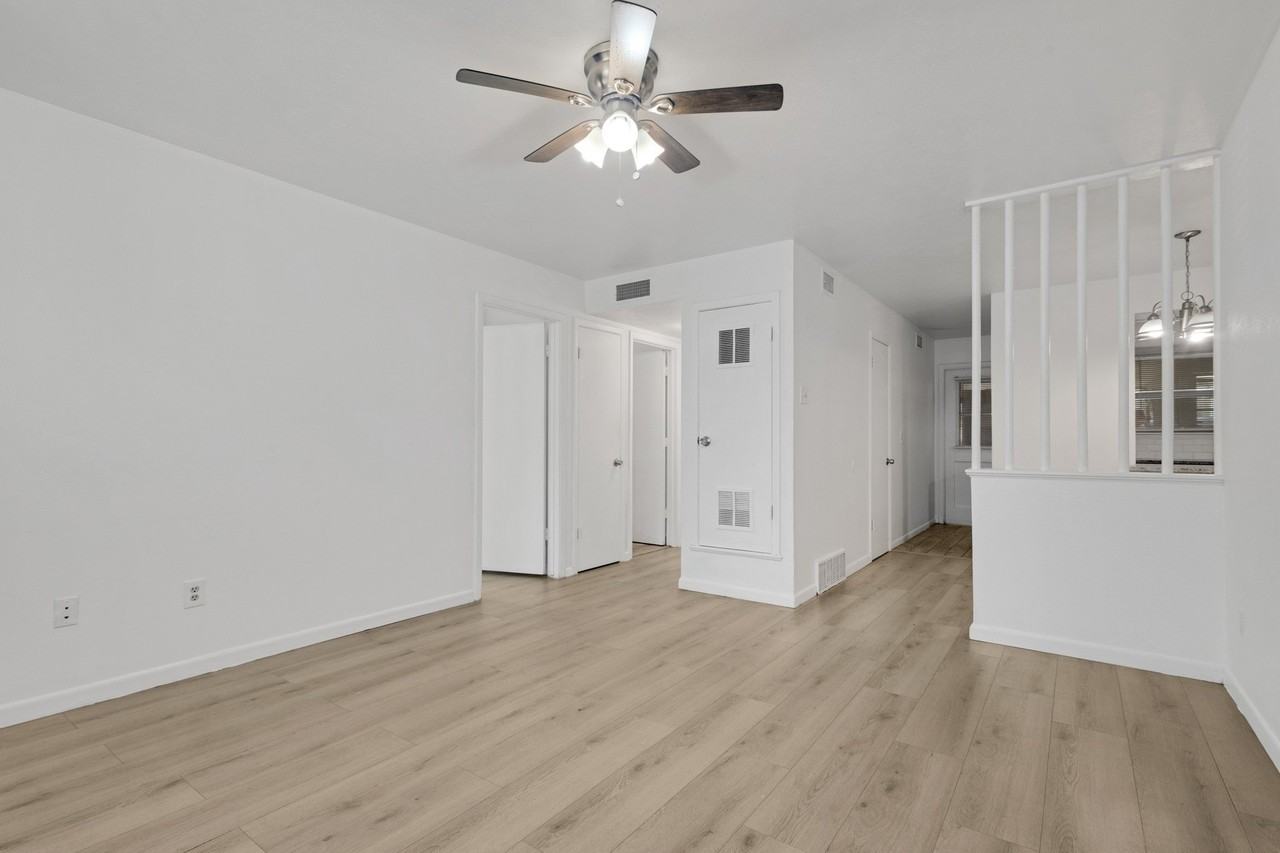 308 College St #B - Photo 4 of 17