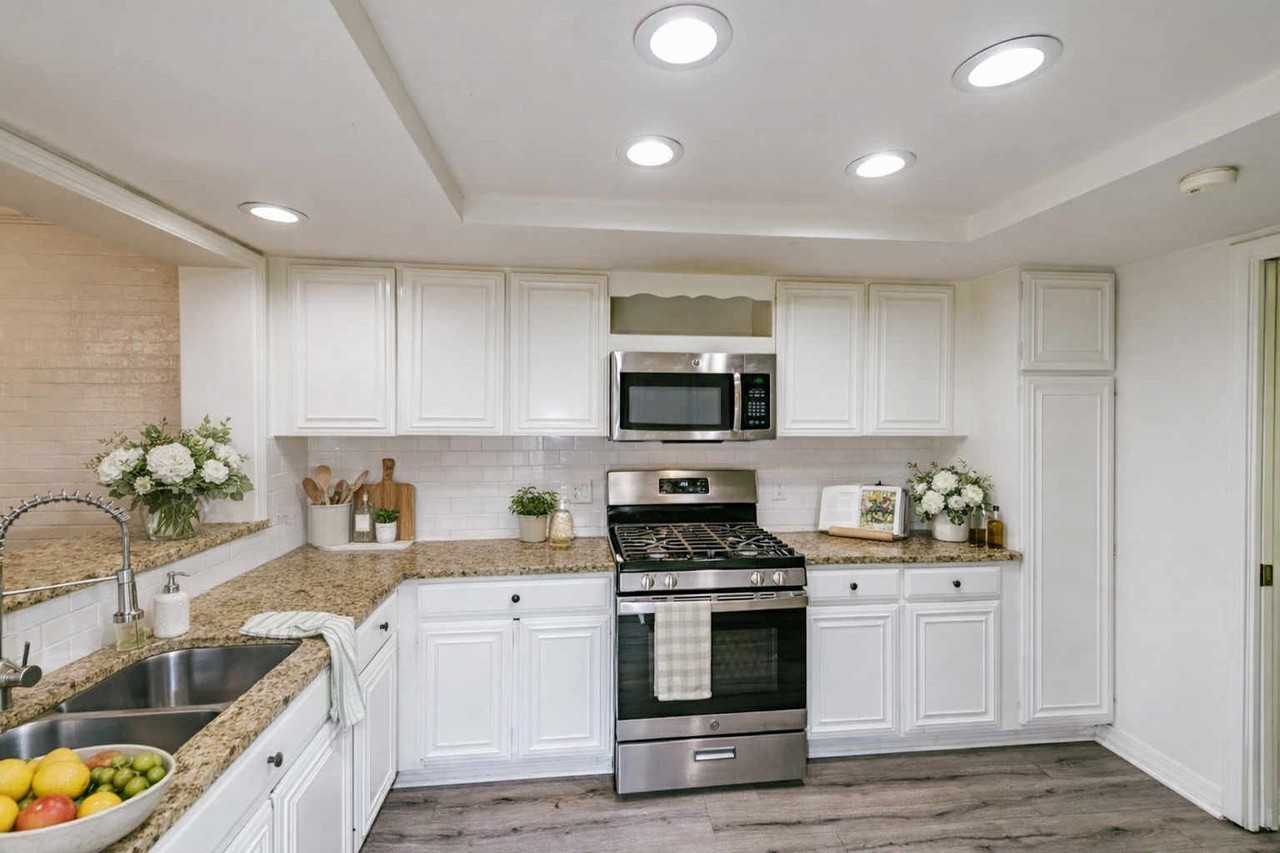 65 Tealwood St - Photo 5 of 40