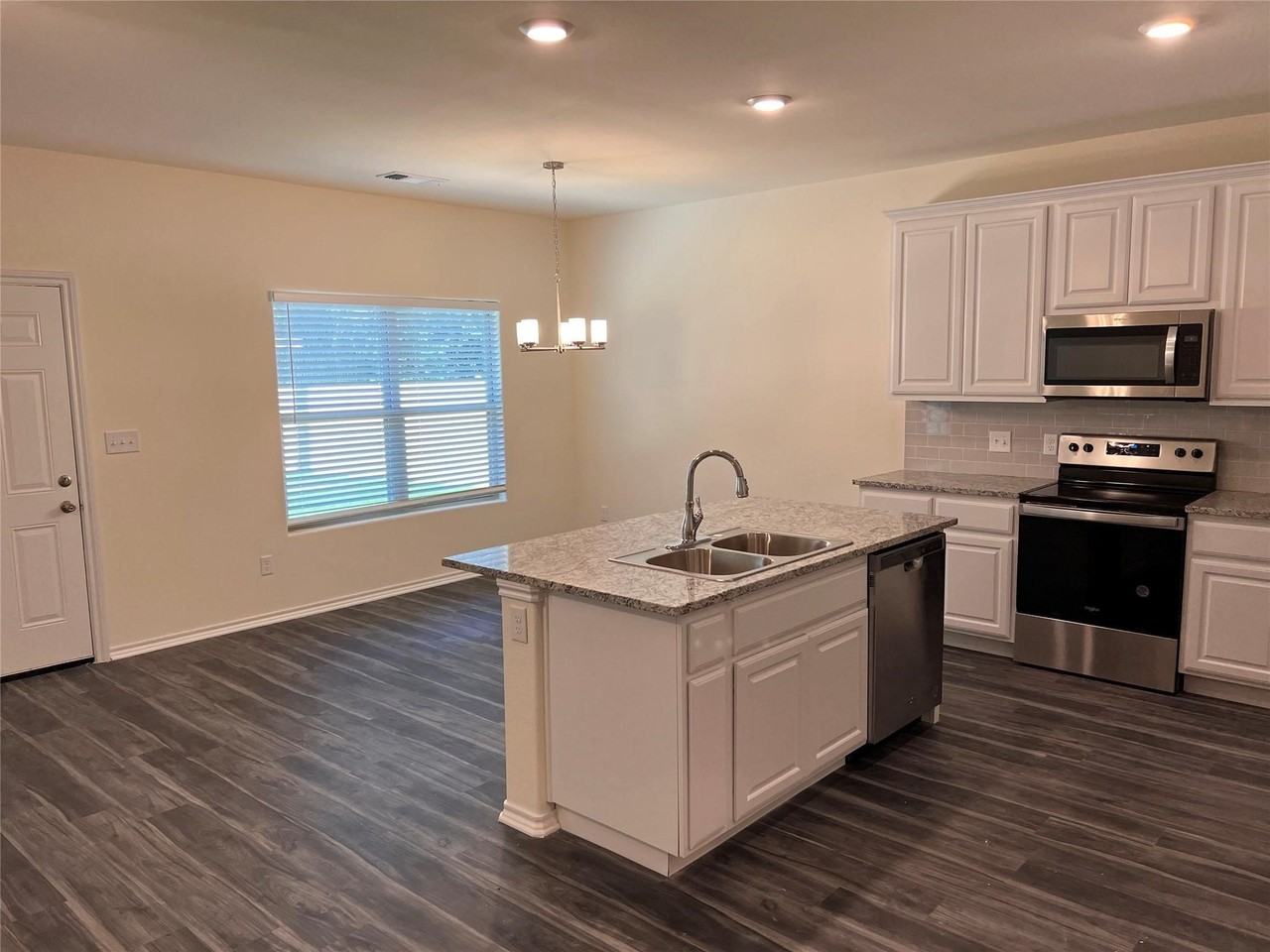 716 E 5th St - Photo 5 of 21