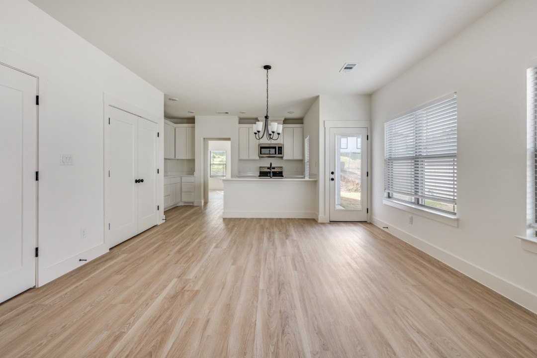 1224 Elva Warren St - Photo 6 of 28