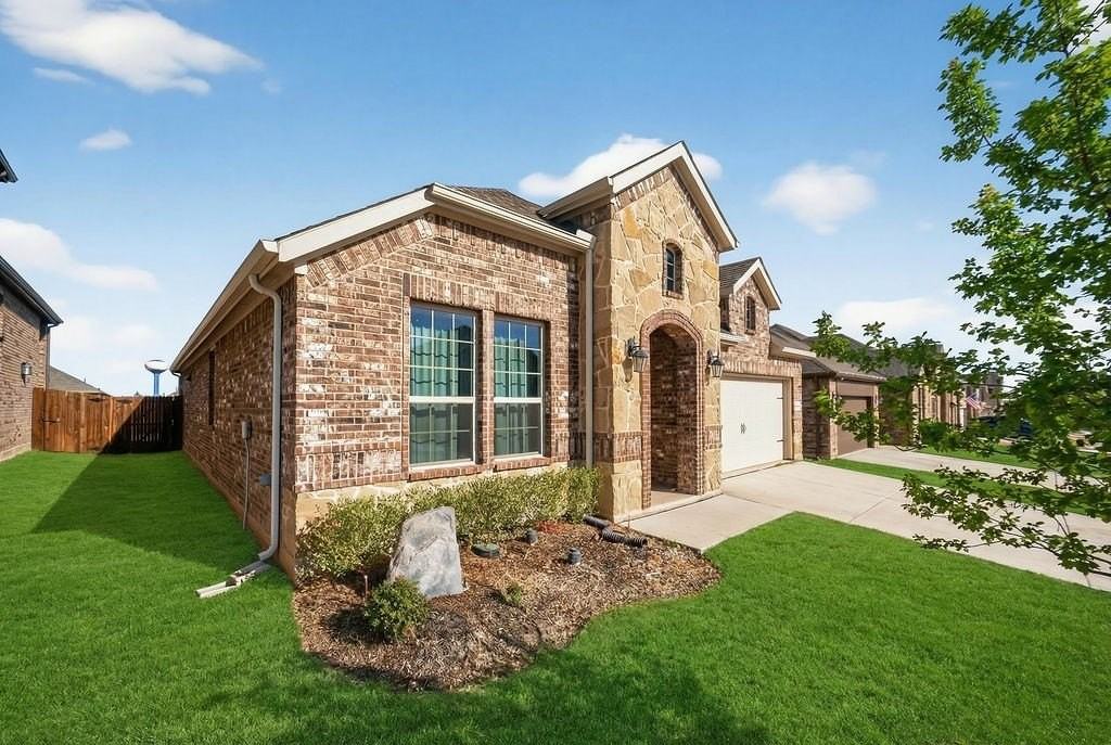 10601 Autumn Leaves Ln - Photo 2 of 32