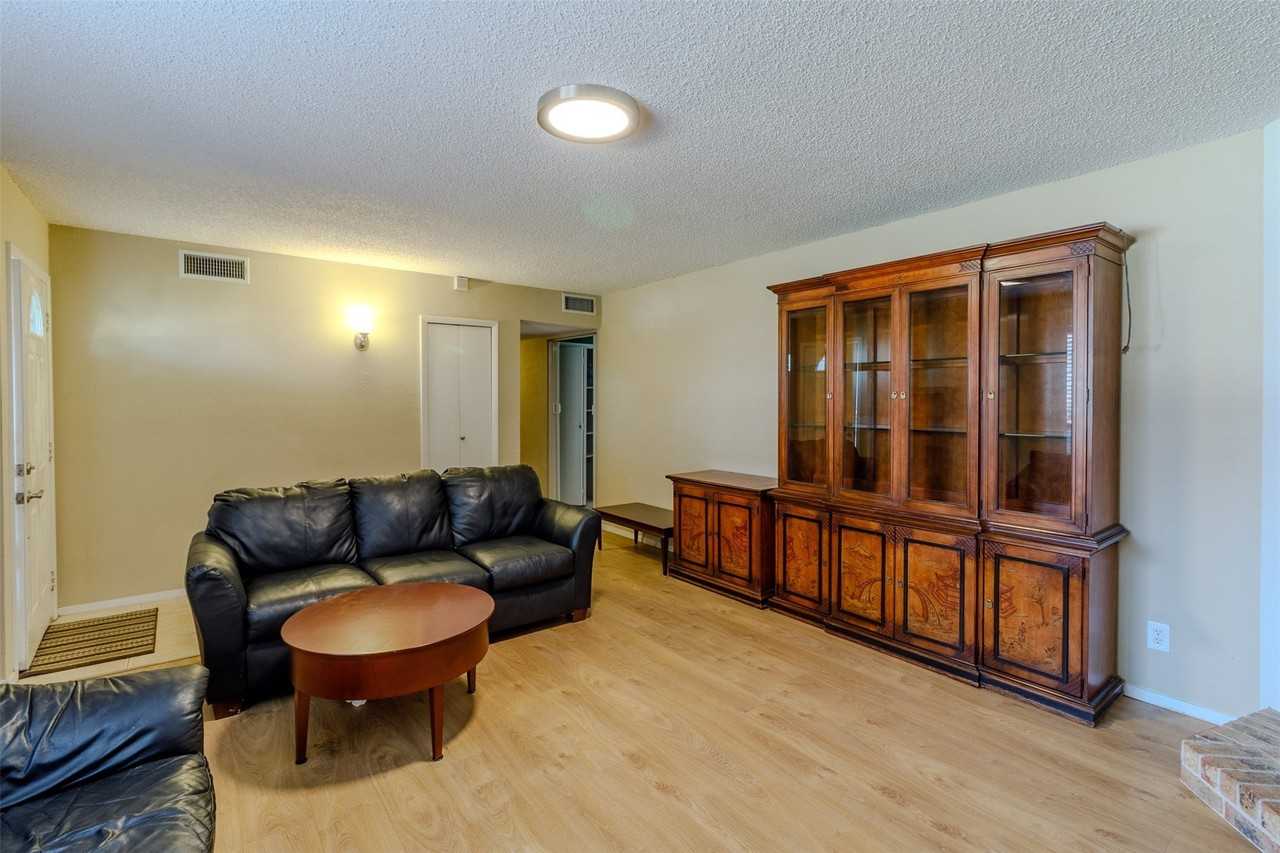 2614 Saint George Dr - Photo 5 of 25