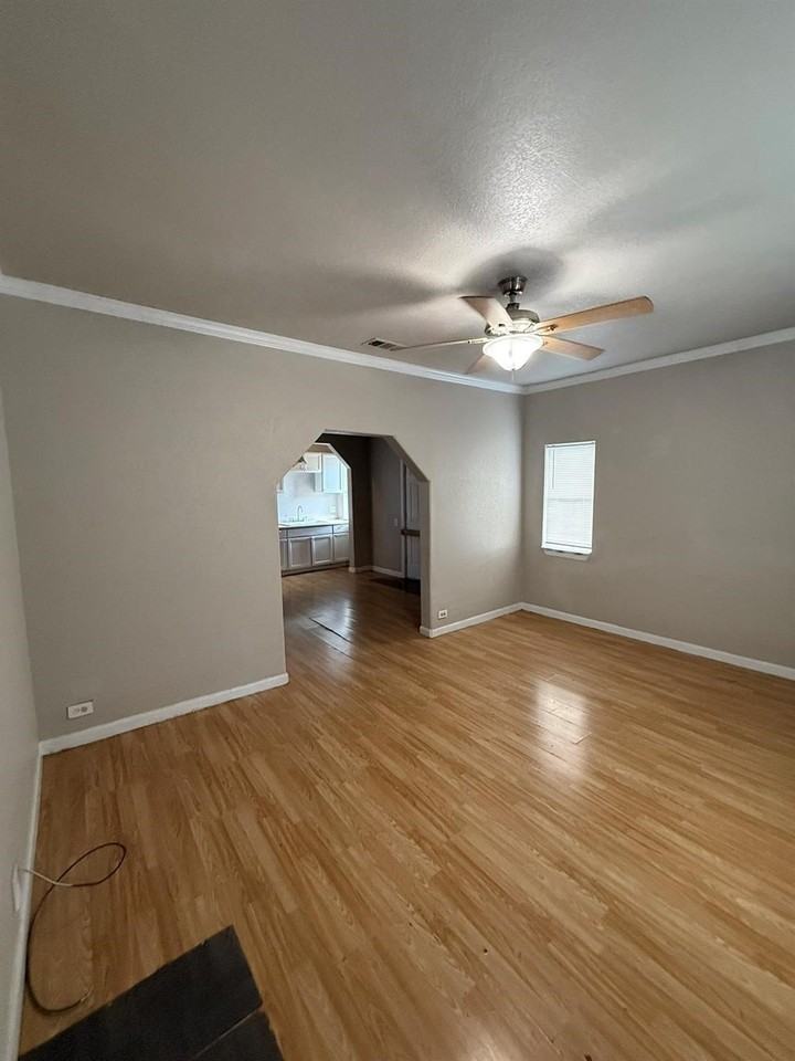 3300 Avenue H - Photo 3 of 9