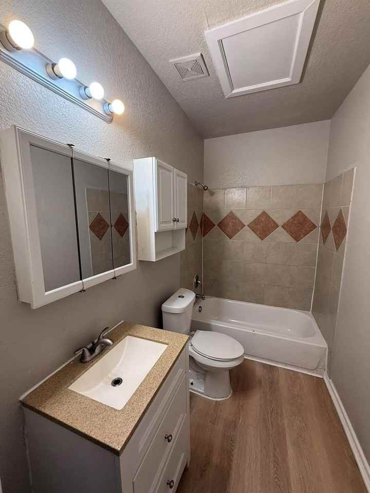 3300 Avenue H - Photo 6 of 9