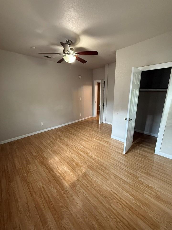 3300 Avenue H - Photo 7 of 9