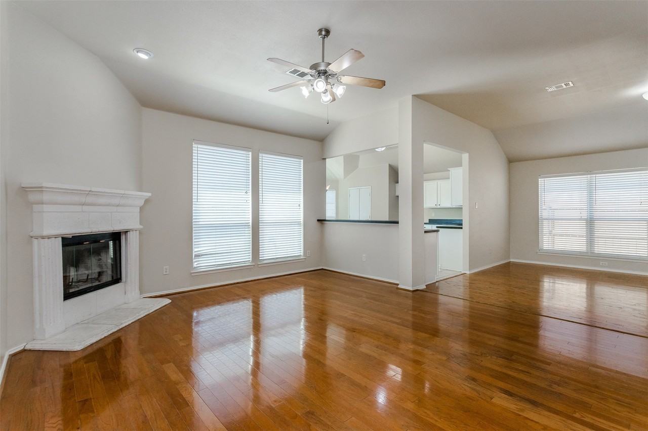 1017 Caleb St - Photo 5 of 37