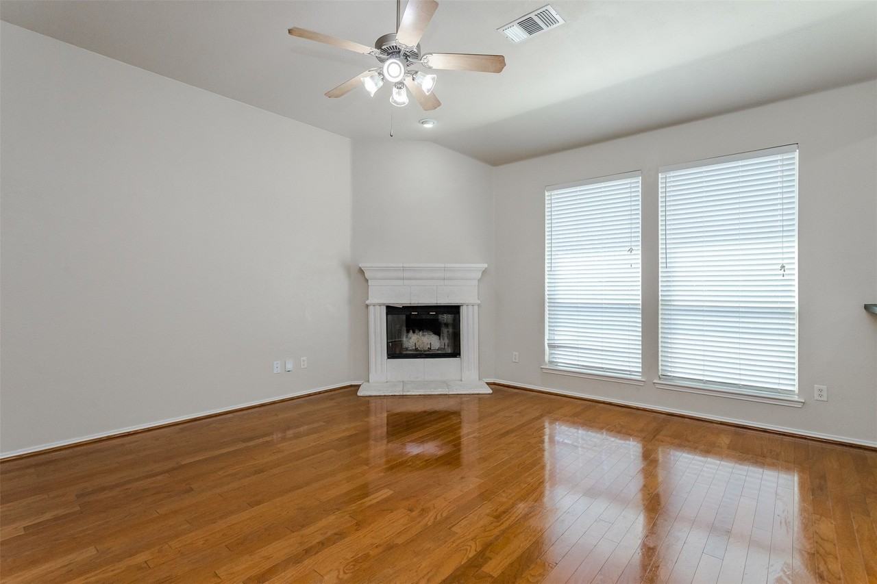 1017 Caleb St - Photo 7 of 37