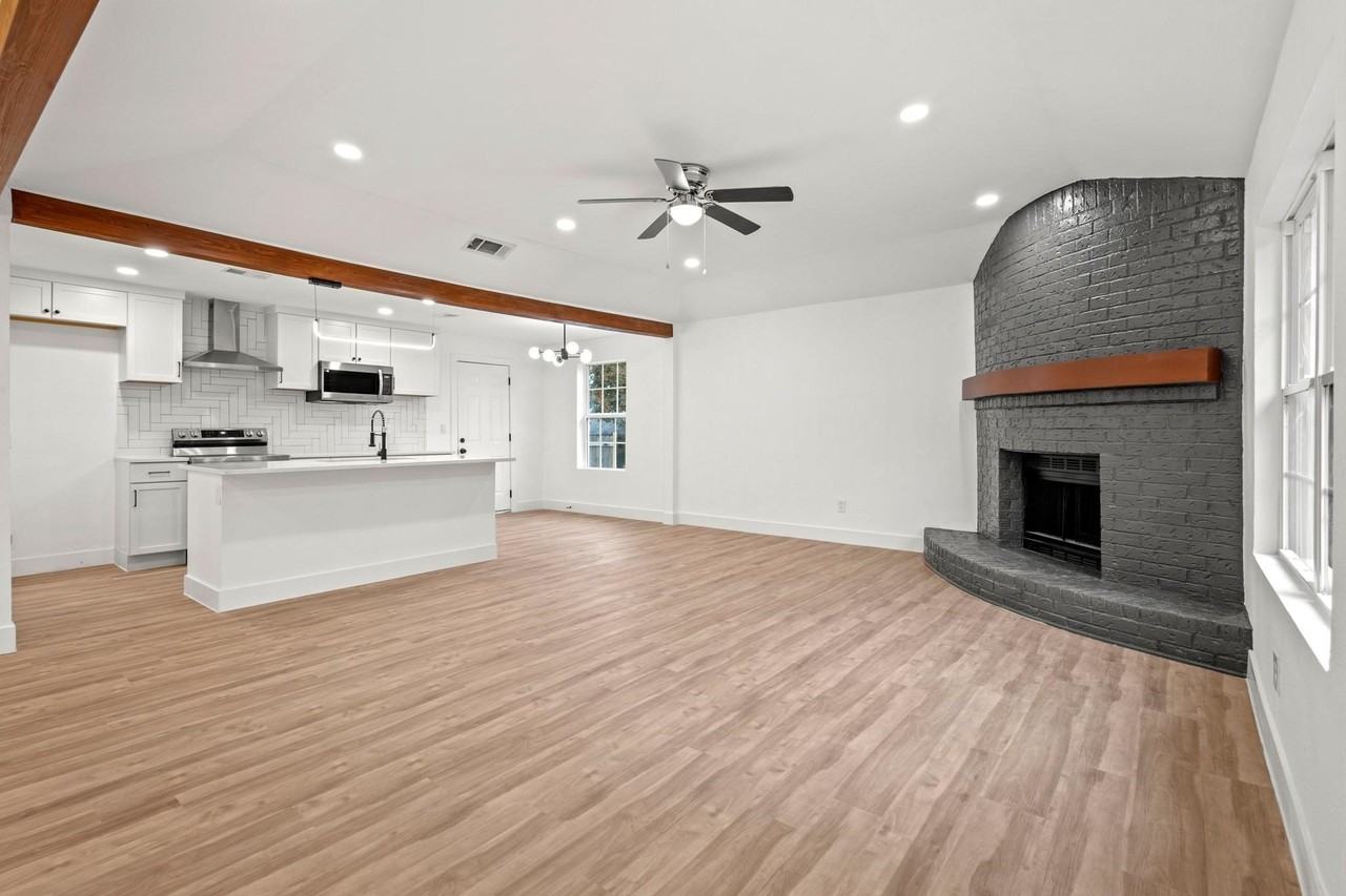 6000 Cool Springs Dr - Photo 4 of 24