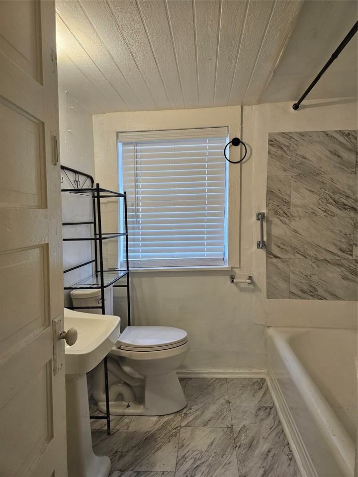 1006 Grandview Ave - Photo 6 of 10