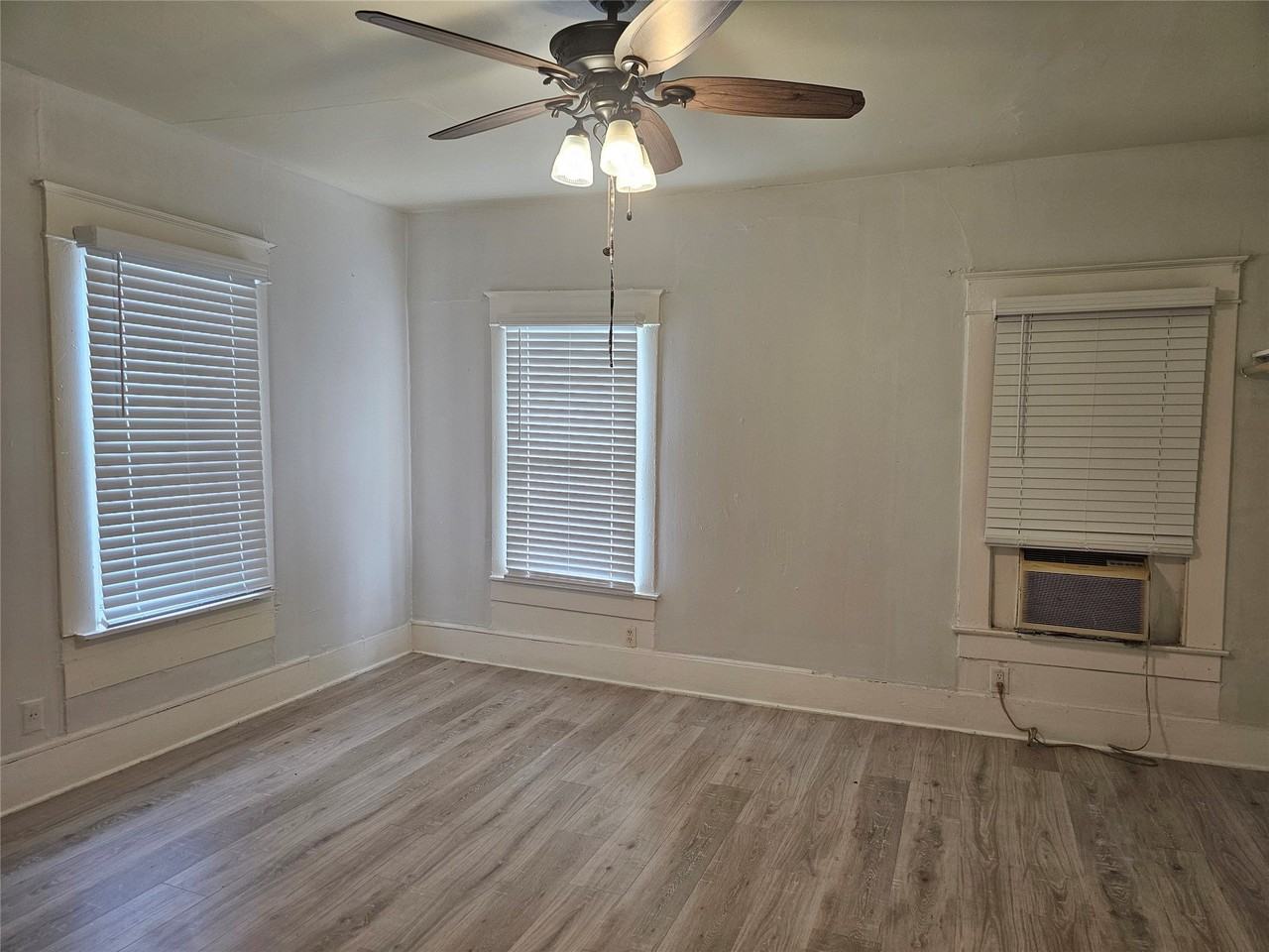 1006 Grandview Ave - Photo 7 of 10