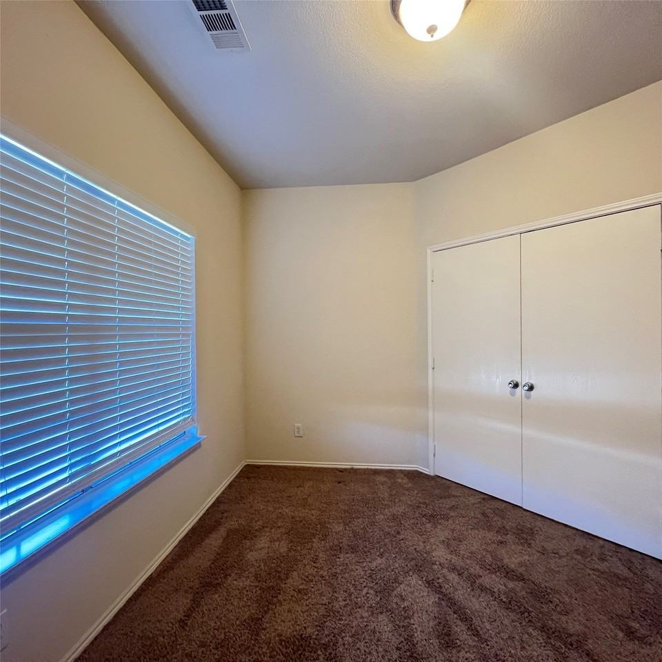 2049 Helmoken Falls Dr - Photo 3 of 19