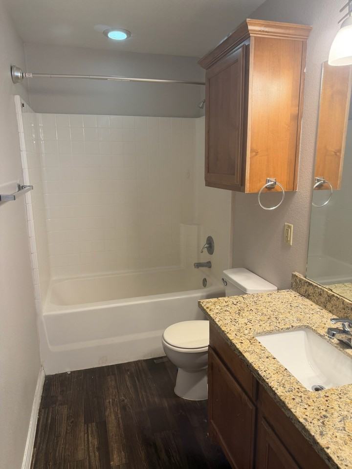 2539 Pascal Ct #B - Photo 2 of 5