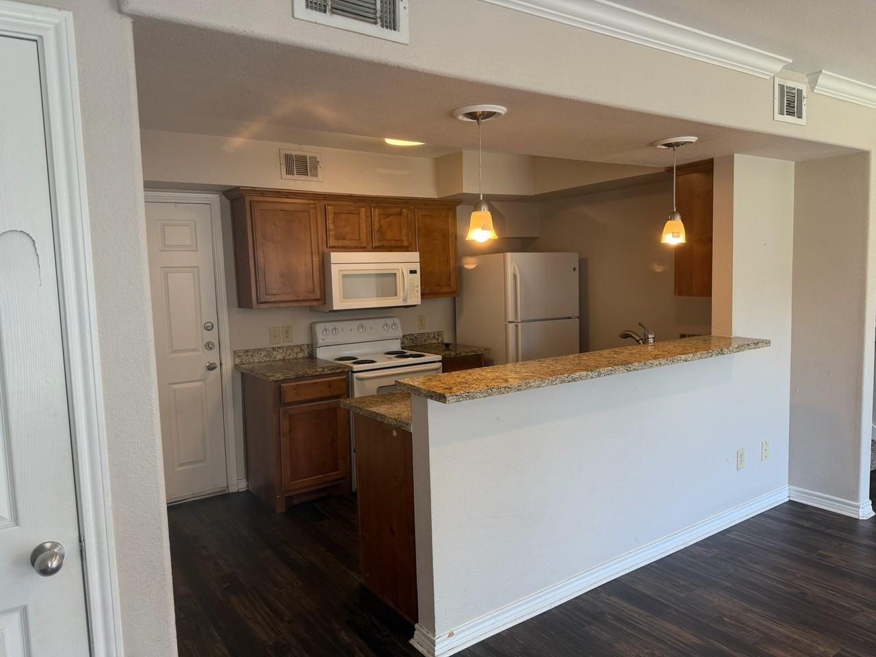2539 Pascal Ct #B - Photo 3 of 5