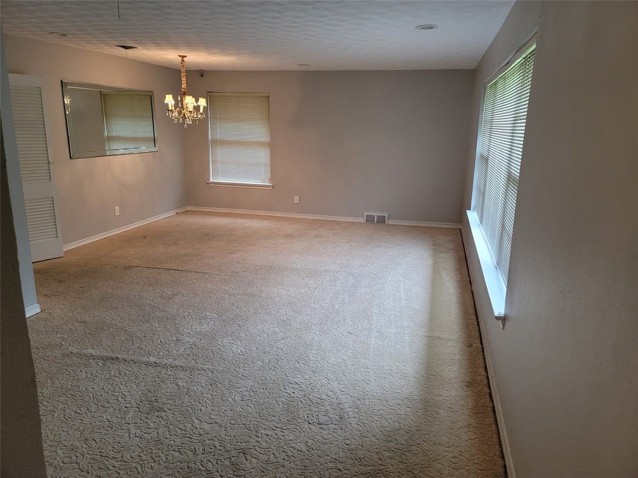 630 Woodacre Dr - Photo 2 of 17