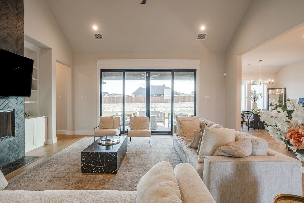 408 Mah Cheta St - Photo 7 of 33