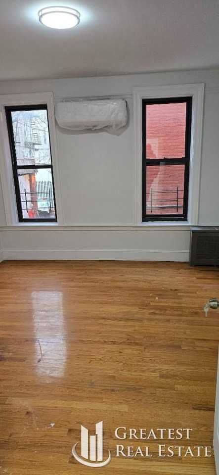 212 E 52nd St - Photo 3 of 6
