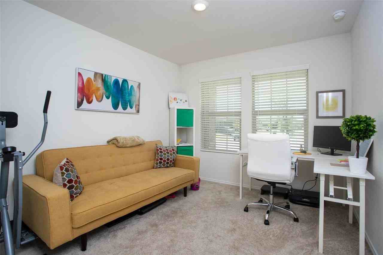 425 Sweet Shade Ln - Photo 3 of 9