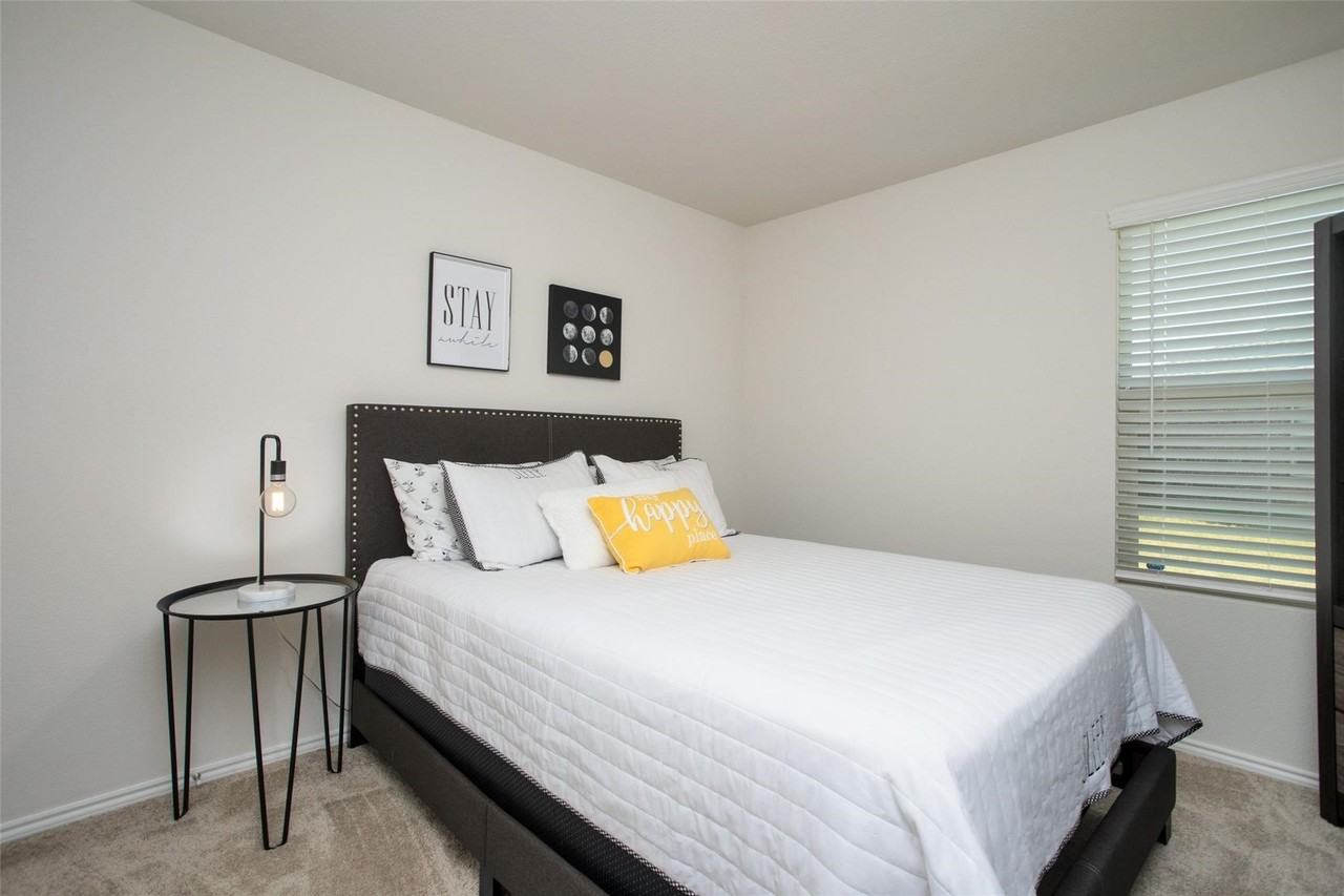 425 Sweet Shade Ln - Photo 6 of 9