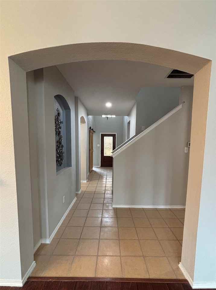 10120 Sourwood Dr - Photo 2 of 16