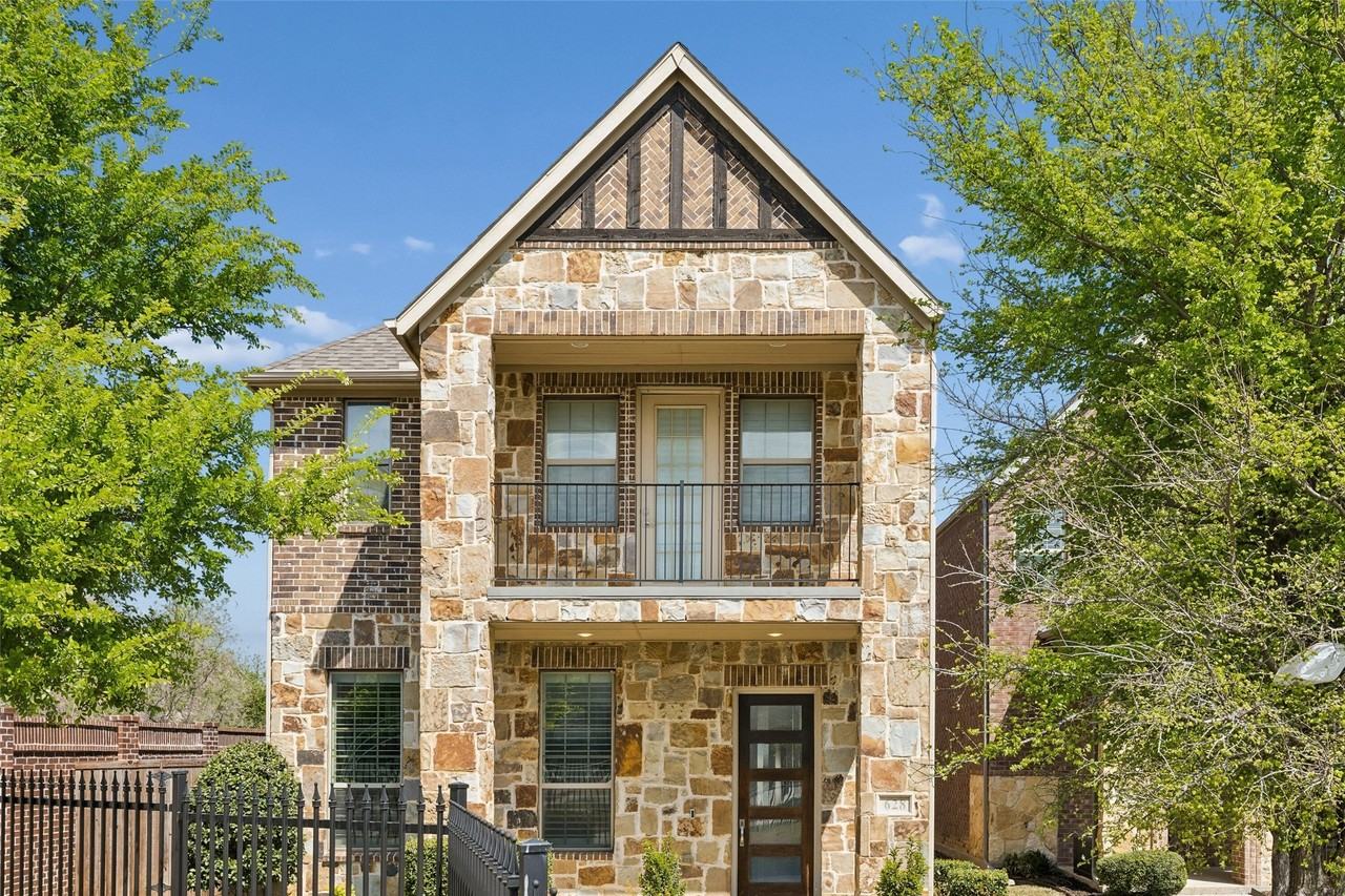 628 Club Dr - Photo 2 of 37