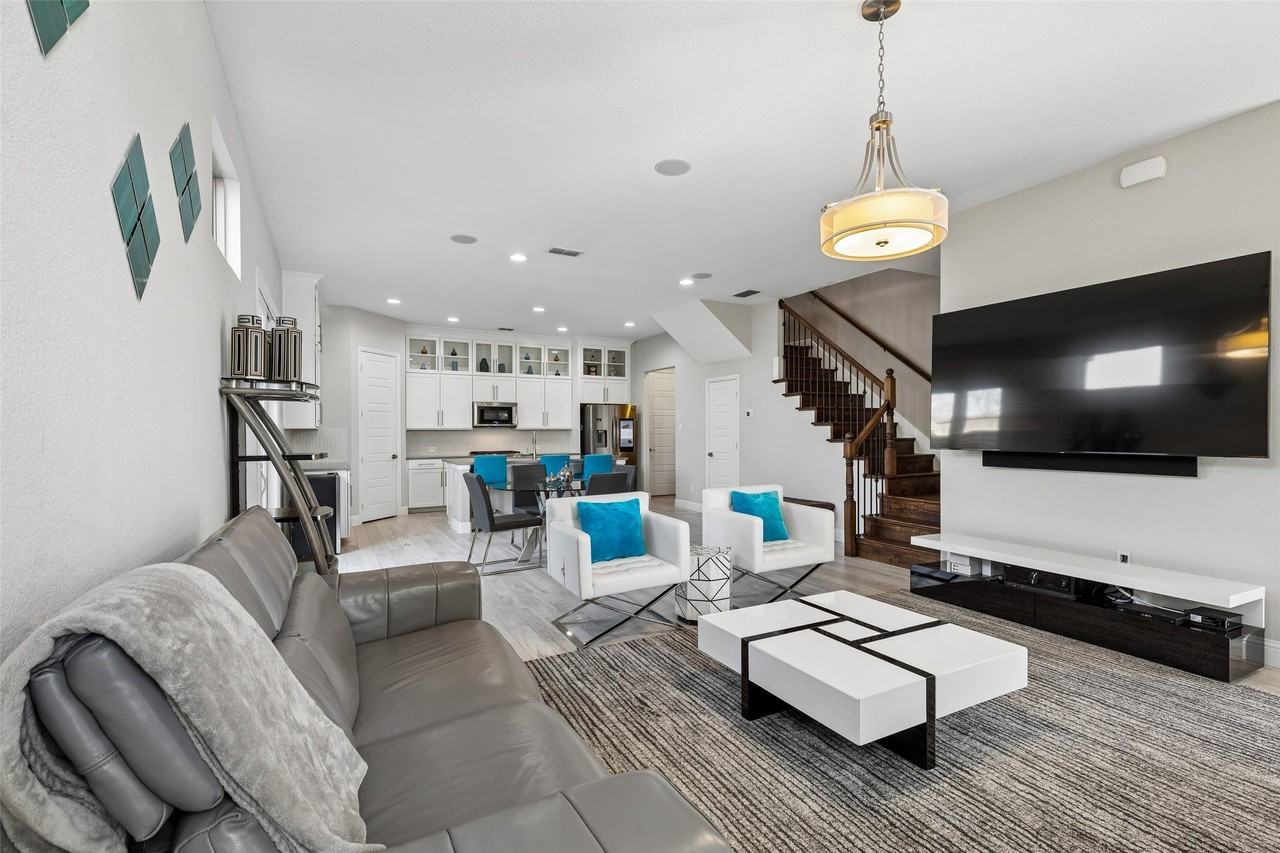 628 Club Dr - Photo 6 of 37