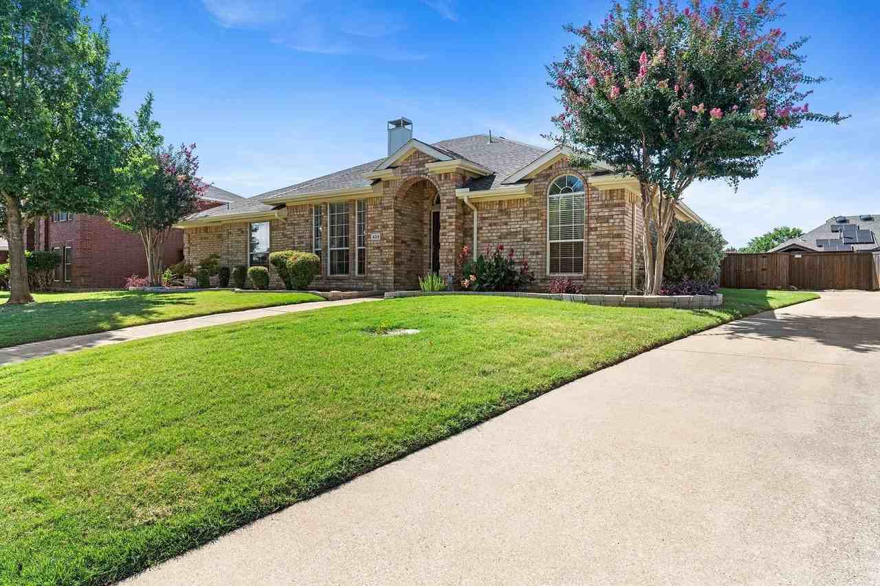 428 Lakedale Dr - Photo 2 of 4