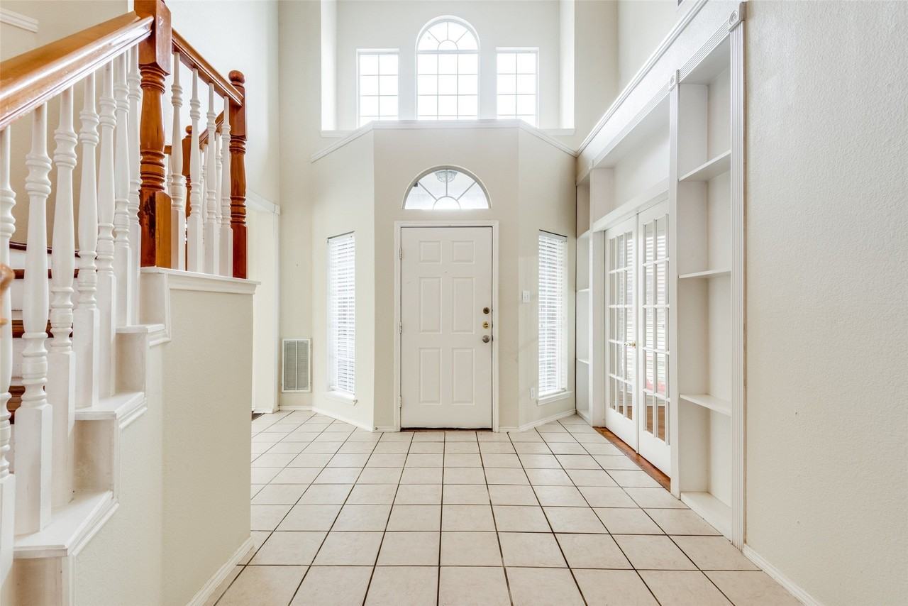 2904 Woods Dr - Photo 2 of 25