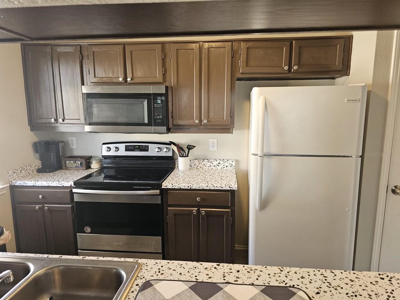 1728 Crest Point Dr - Photo 4 of 10