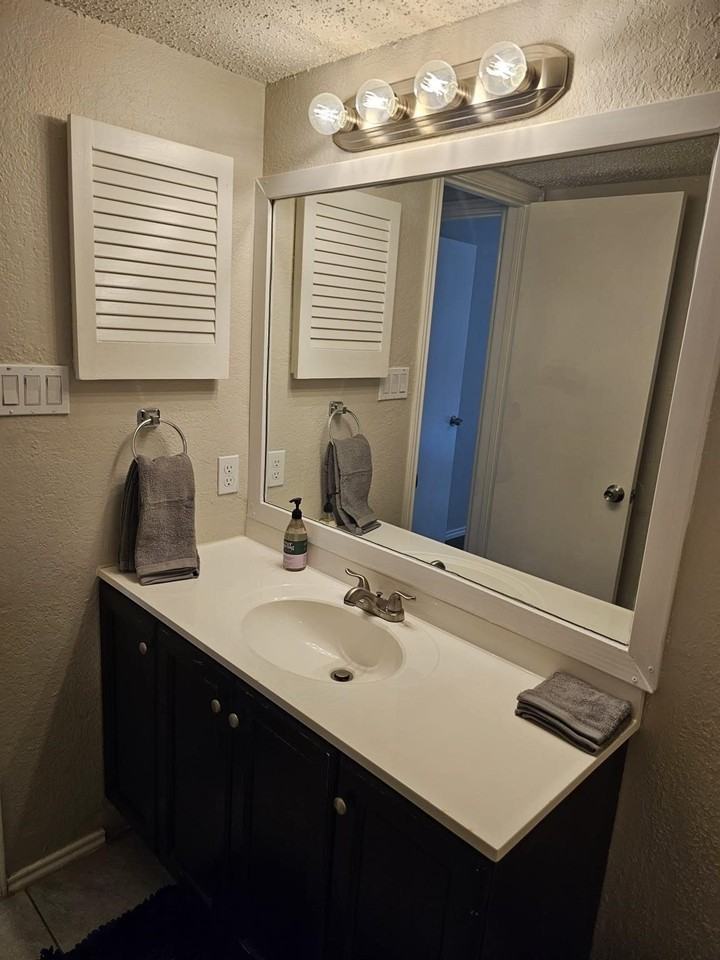 1728 Crest Point Dr - Photo 6 of 10