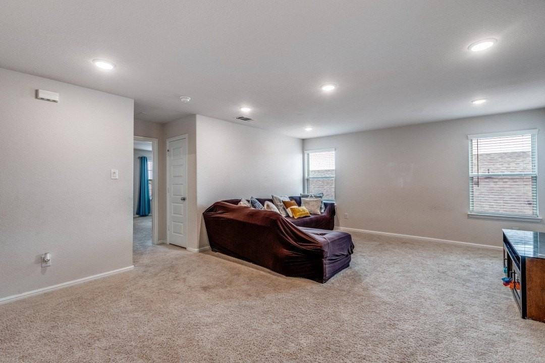 433 Waterman Ave - Photo 2 of 25
