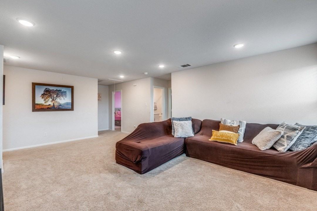 433 Waterman Ave - Photo 3 of 25