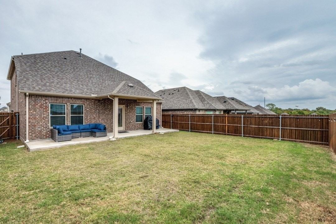 433 Waterman Ave - Photo 6 of 25