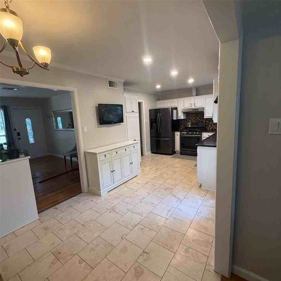 1808 Donna St - Photo 2 of 25