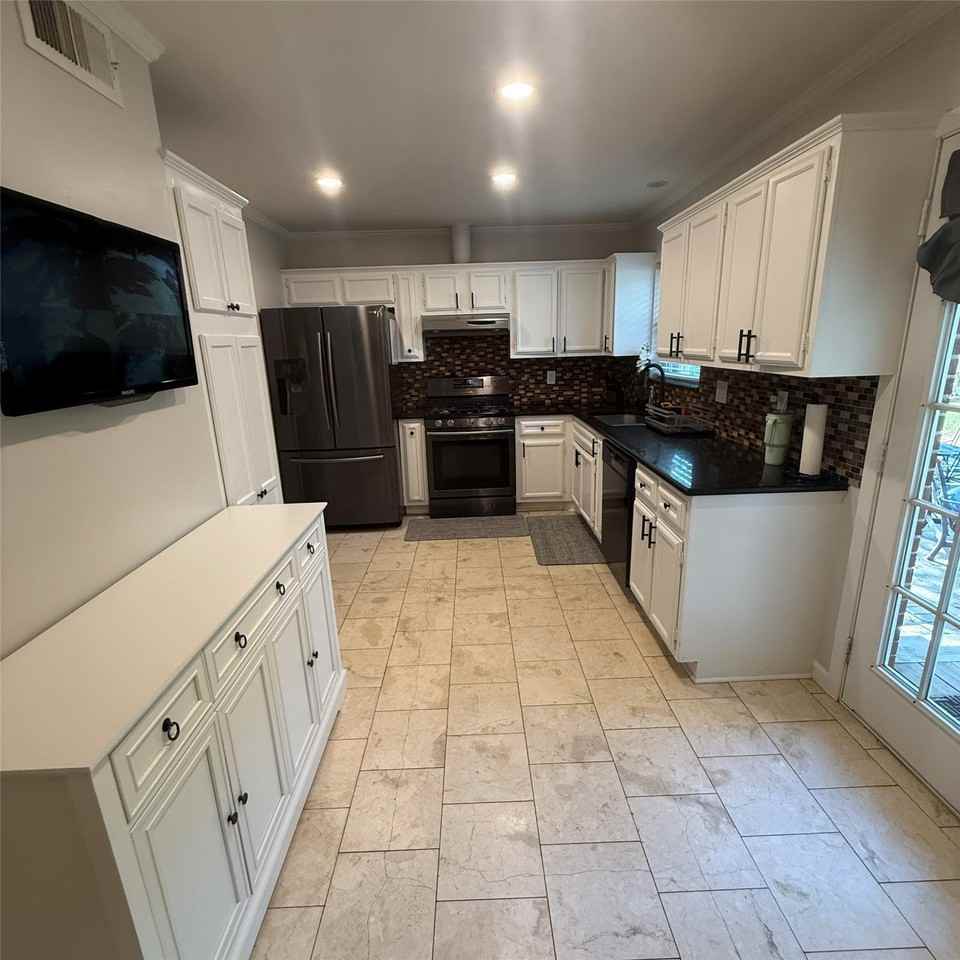 1808 Donna St - Photo 3 of 25