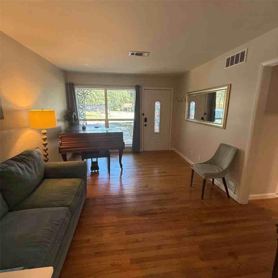 1808 Donna St - Photo 5 of 25