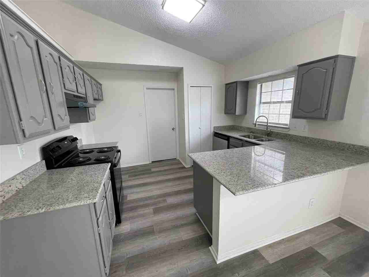 9415 Rutherglen Dr - Photo 7 of 18