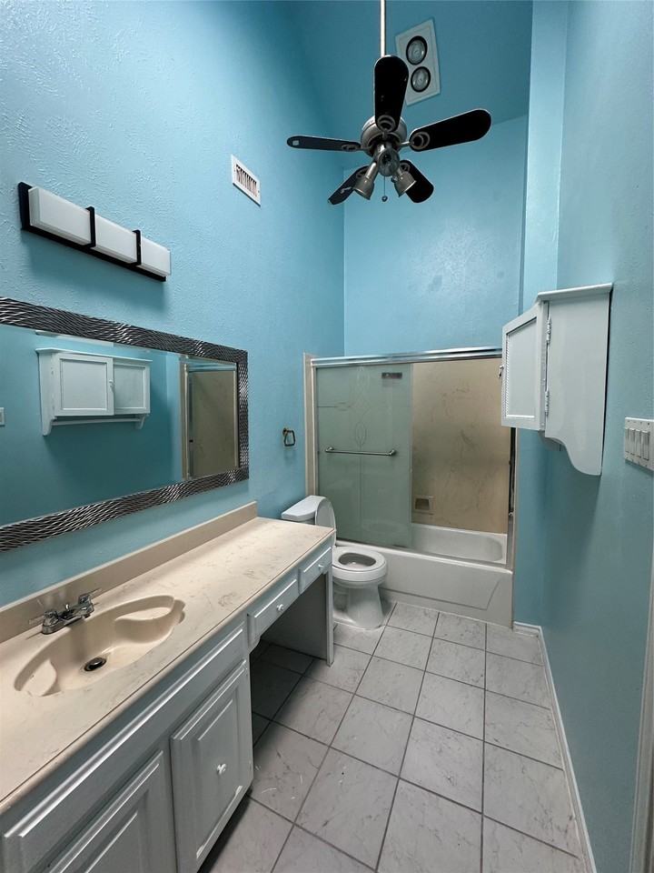 2825 Stoneridge Dr - Photo 2 of 15