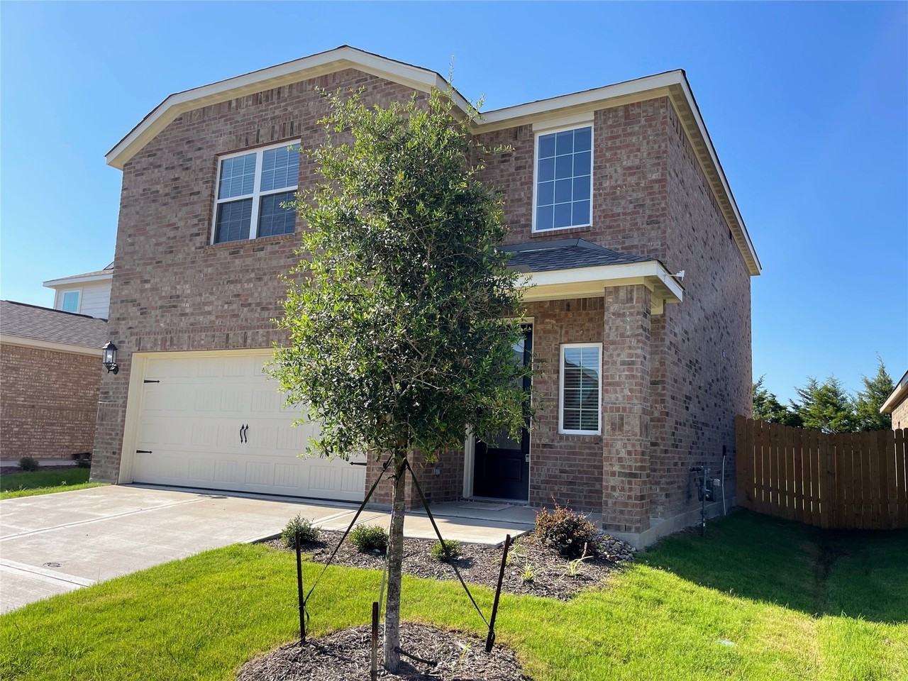 1414 Windermere Way - Photo 3 of 39