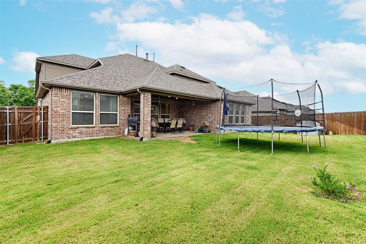 3515 Washington Dr - Photo 4 of 40