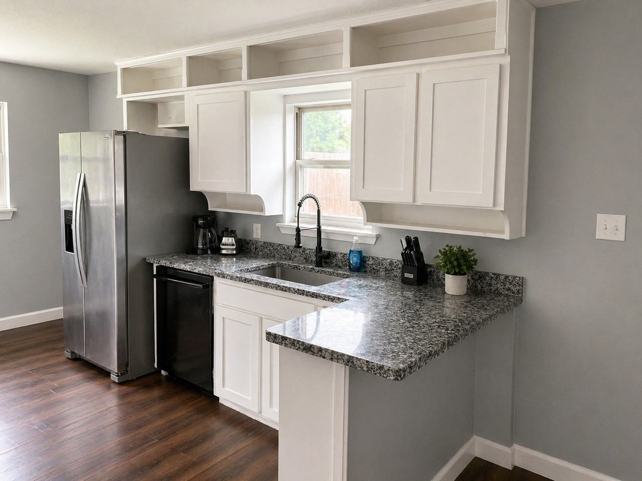 812 Irwin Dr - Photo 7 of 16