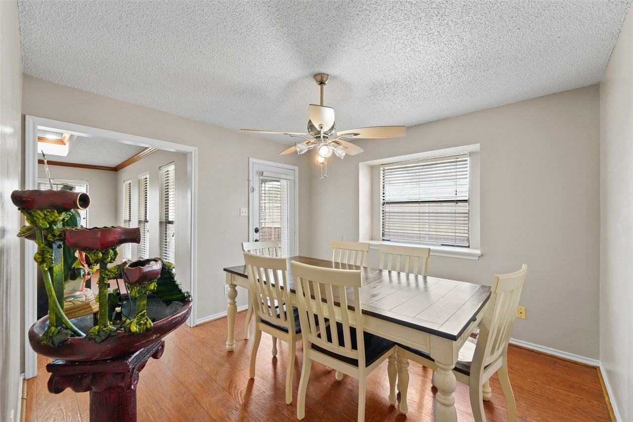 708 Azalea Dr - Photo 4 of 12