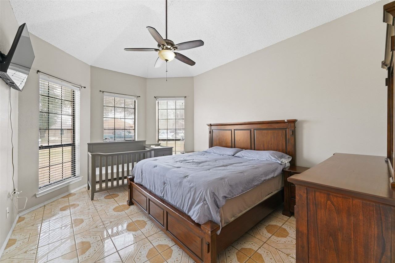 708 Azalea Dr - Photo 6 of 12