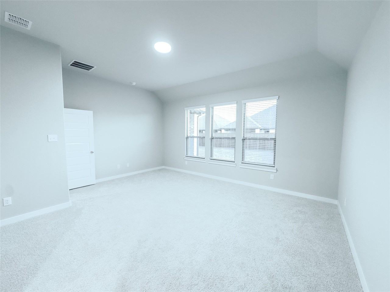 566 Silver Springs Ln - Photo 5 of 23