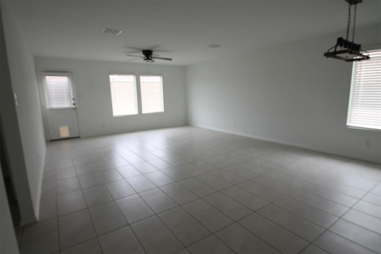 1728 High Perch Ln - Photo 3 of 11
