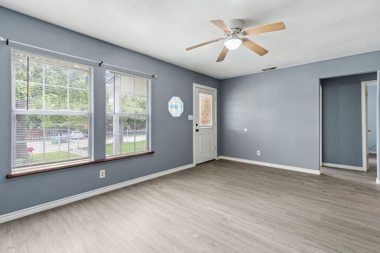 1424 Knight St - Photo 7 of 25