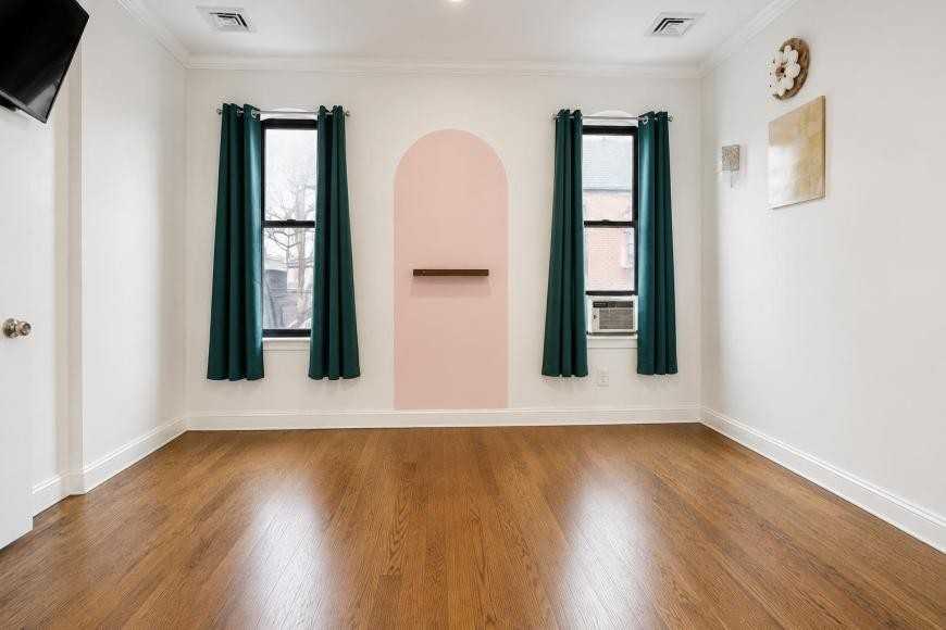 2 Sylvan Ct - Photo 6 of 10