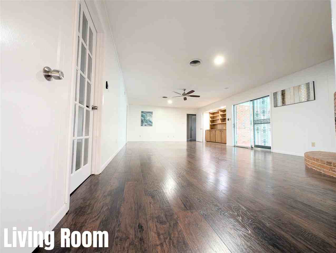 2410 Royal Acres Dr - Photo 3 of 20