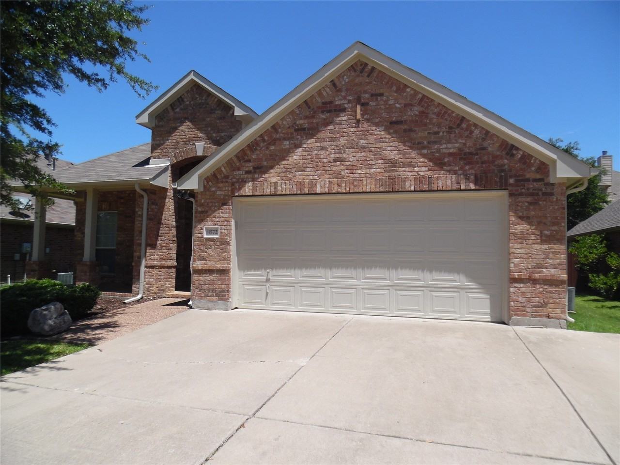 8572 Davis Dr - Photo 2 of 39