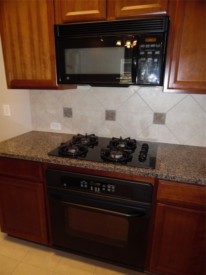 8572 Davis Dr - Photo 5 of 39